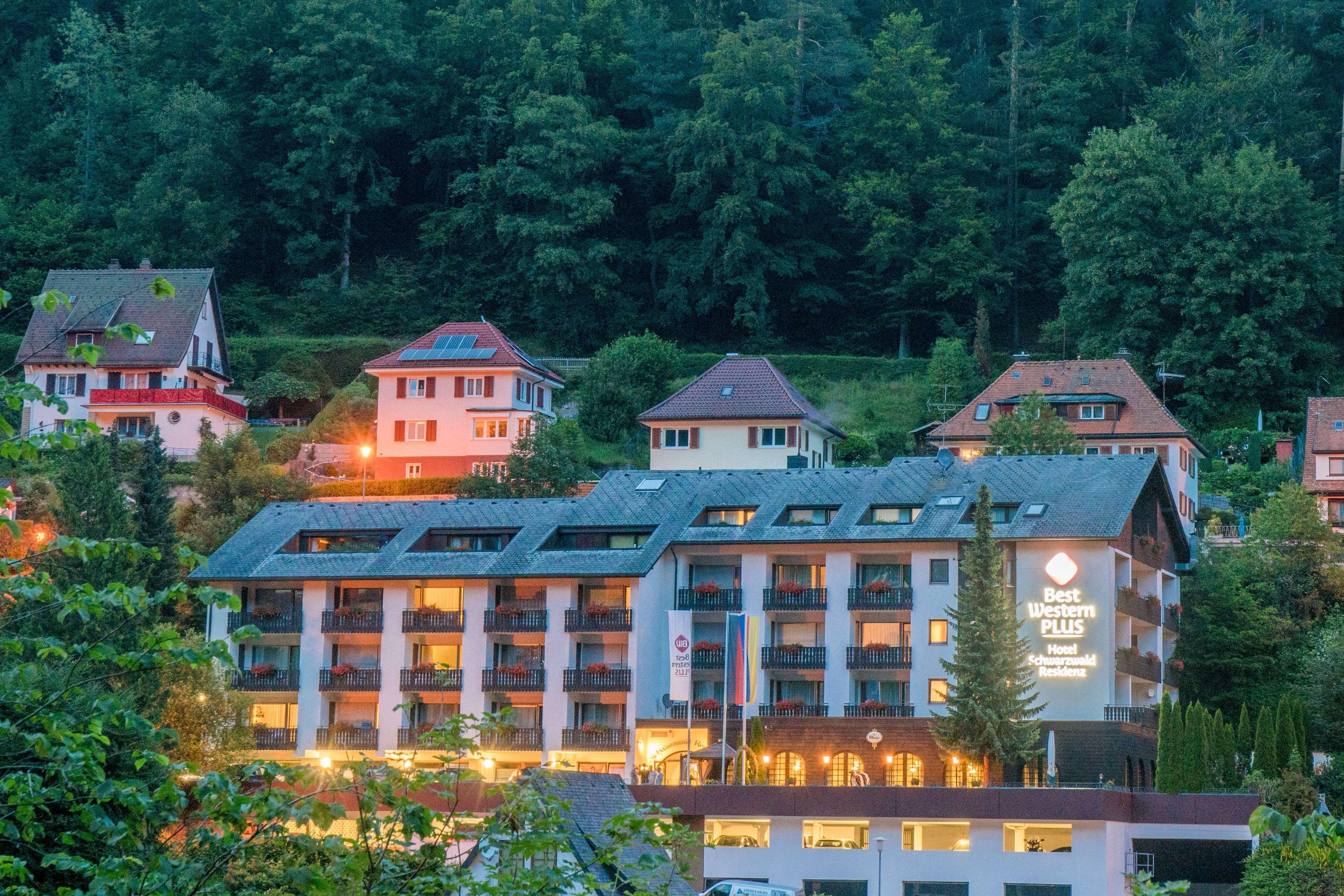 ホテル Best Western Plus Schwarzwald Residenz トリベルク エクステリア 写真